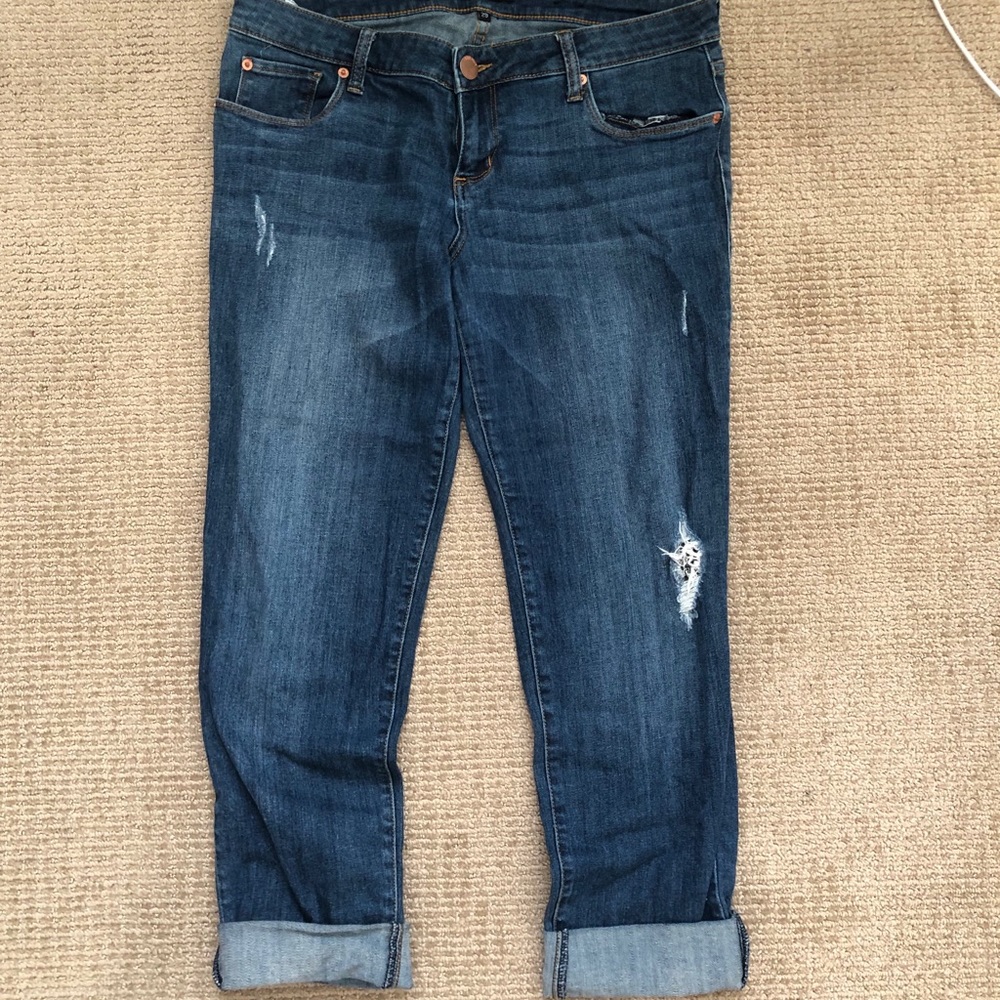 Distressed boyfriend crop jeans